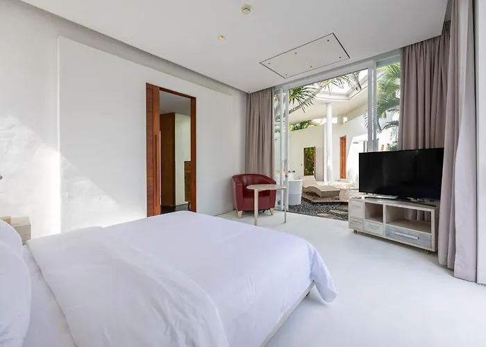 Modern 2br With Private Pool Prime Location