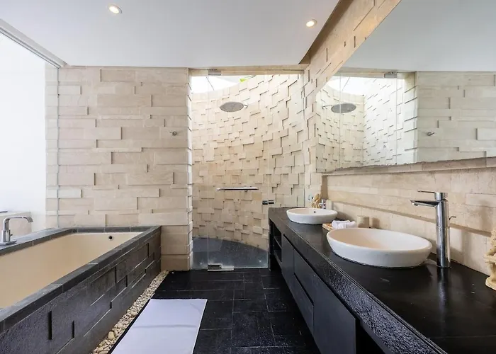 Modern 2br With Private Pool Prime Location ヴィラ *